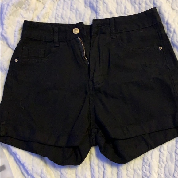 Black high waisted shorts - Picture 2 of 4